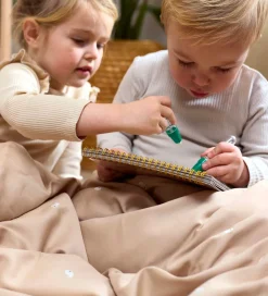 Filibabba Sengetøj - Junior - Warm Grey/Broderet Hvalen Christia