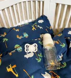 Nørgaard Madsens Sengetøj - Baby - Navy m. Safaridyr