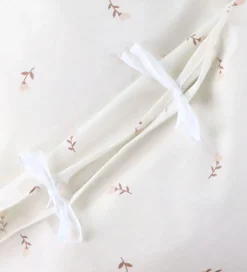 Nørgaard Madsens Sengetøj - Baby - Off White m. Mauve Blomster