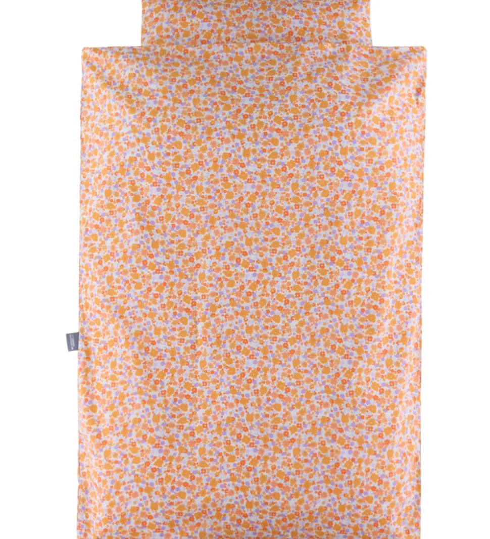 Nørgaard Madsens Sengetøj - Baby - Blomsterflor i Orange/Lilla