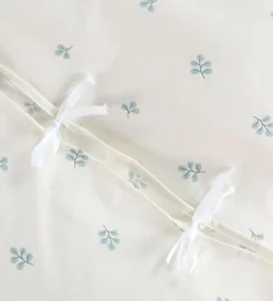 Nørgaard Madsens Sengetøj - Baby - Hvid m. Blå Blomster