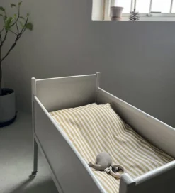 Pine Cone Sengetøj - Baby - Mustard Stripe